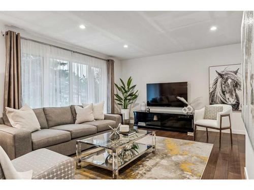 10823 Mapleshire Crescent Se, Calgary, AB - Indoor Photo Showing Living Room