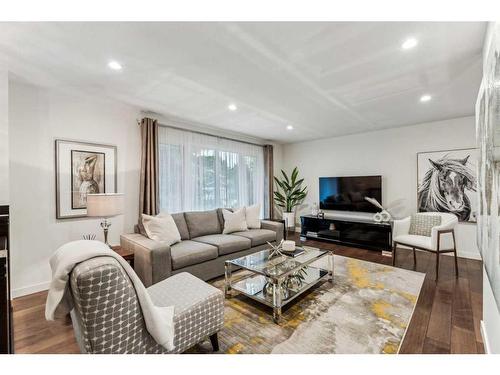 10823 Mapleshire Crescent Se, Calgary, AB - Indoor Photo Showing Living Room