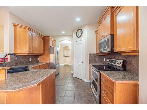 3 Saddleland Crescent Ne, Calgary, AB - Indoor Photo Showing Kitchen