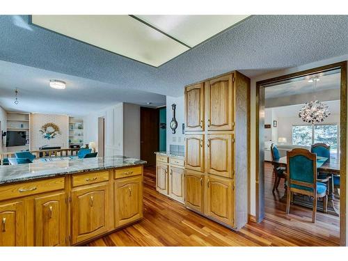 132 Oakmount Road Sw, Calgary, AB - Indoor Photo Showing Kitchen