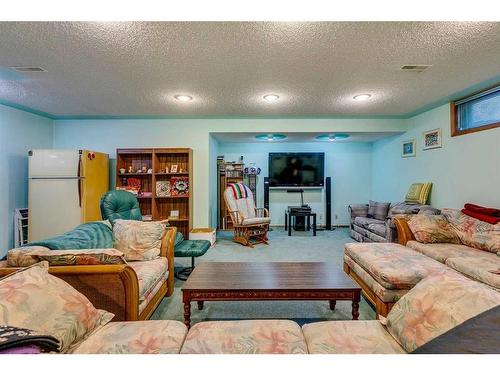 132 Oakmount Road Sw, Calgary, AB - Indoor Photo Showing Living Room