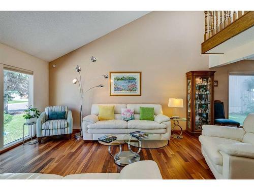 132 Oakmount Road Sw, Calgary, AB - Indoor Photo Showing Living Room