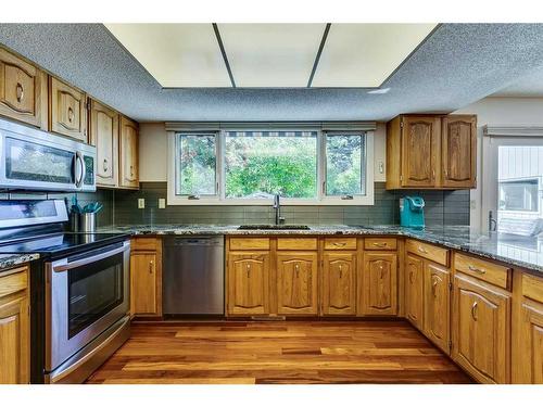 132 Oakmount Road Sw, Calgary, AB - Indoor Photo Showing Kitchen