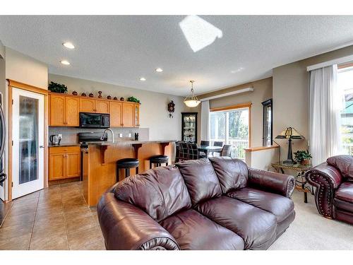 408 Bridlemeadows Common Sw, Calgary, AB - Indoor Photo Showing Living Room