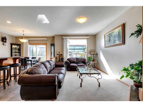 408 Bridlemeadows Common Sw, Calgary, AB - Indoor Photo Showing Living Room