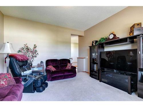 408 Bridlemeadows Common Sw, Calgary, AB - Indoor Photo Showing Living Room