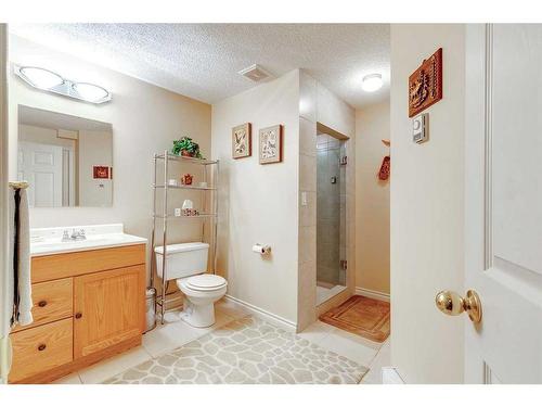 408 Bridlemeadows Common Sw, Calgary, AB - Indoor Photo Showing Bathroom