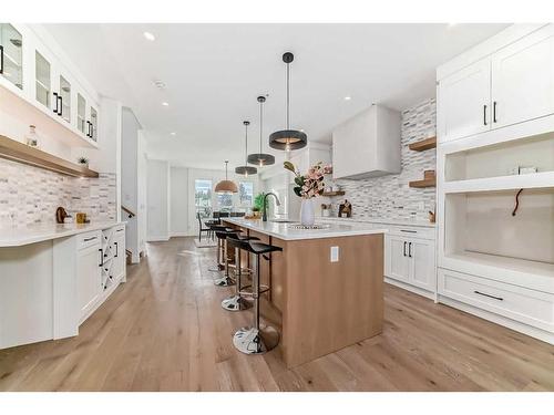 5028 20 Avenue Nw, Calgary, AB - Indoor Photo Showing Kitchen With Upgraded Kitchen