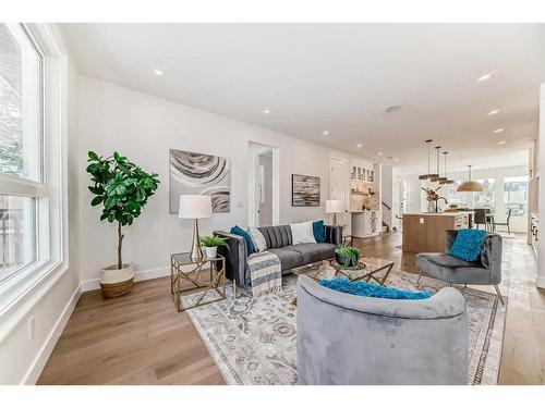 5028 20 Avenue Nw, Calgary, AB - Indoor Photo Showing Living Room