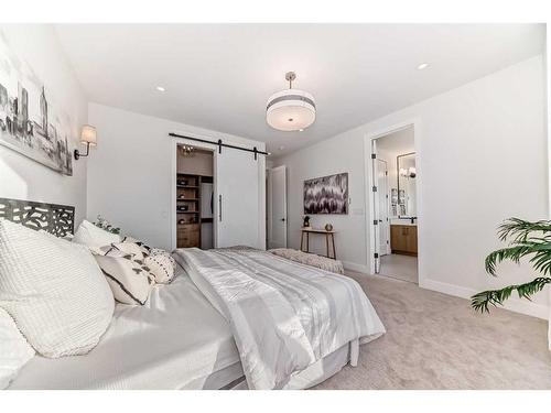 5028 20 Avenue Nw, Calgary, AB - Indoor Photo Showing Bedroom