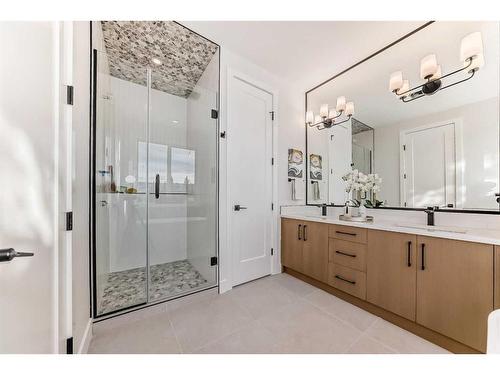 5028 20 Avenue Nw, Calgary, AB - Indoor Photo Showing Bathroom