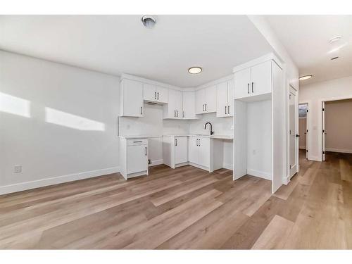 5028 20 Avenue Nw, Calgary, AB - Indoor Photo Showing Kitchen