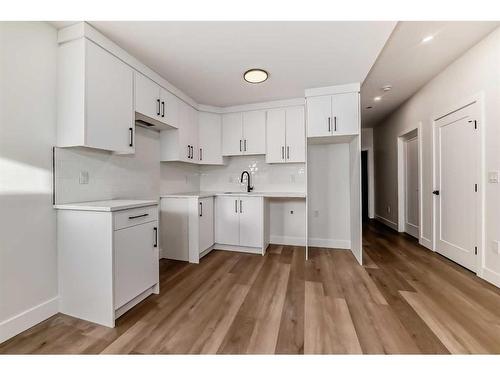 5028 20 Avenue Nw, Calgary, AB - Indoor Photo Showing Kitchen