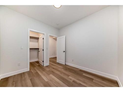 5028 20 Avenue Nw, Calgary, AB - Indoor Photo Showing Other Room