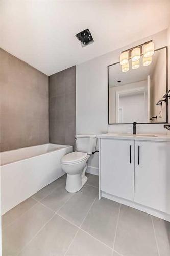 5028 20 Avenue Nw, Calgary, AB - Indoor Photo Showing Bathroom