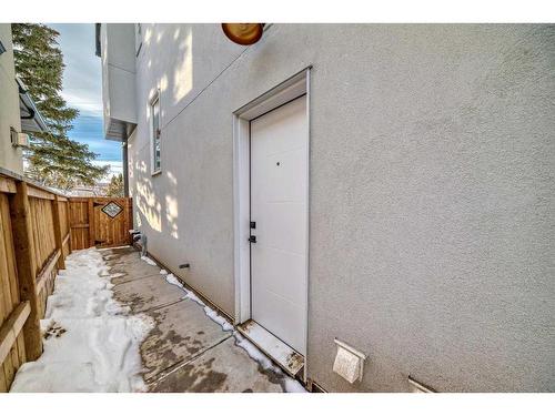 5028 20 Avenue Nw, Calgary, AB - Outdoor