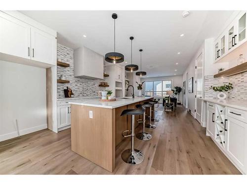 5028 20 Avenue Nw, Calgary, AB - Indoor Photo Showing Kitchen With Upgraded Kitchen