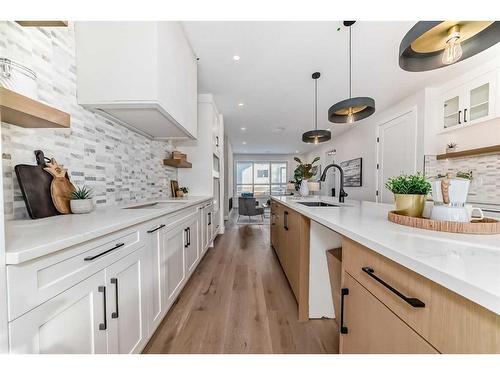 5028 20 Avenue Nw, Calgary, AB - Indoor Photo Showing Kitchen With Upgraded Kitchen