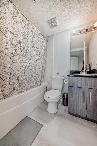 216-5 Saddlestone Way Ne, Calgary, AB - Indoor Photo Showing Bathroom