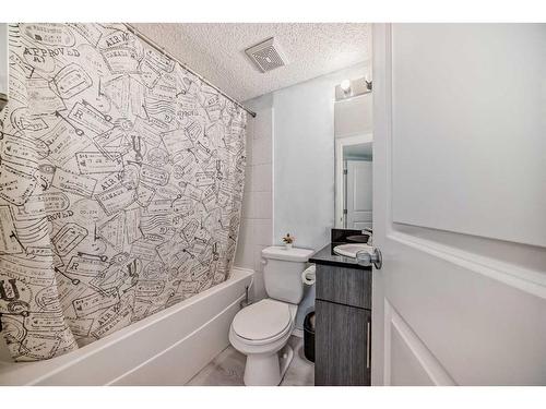 216-5 Saddlestone Way Ne, Calgary, AB - Indoor Photo Showing Bathroom