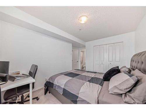 216-5 Saddlestone Way Ne, Calgary, AB - Indoor Photo Showing Bedroom