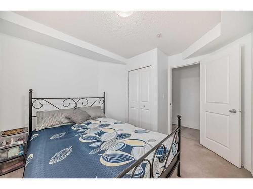 216-5 Saddlestone Way Ne, Calgary, AB - Indoor Photo Showing Bedroom