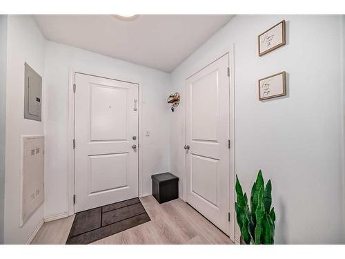 216-5 Saddlestone Way Ne, Calgary, AB - Indoor Photo Showing Other Room