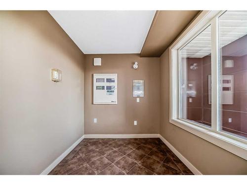 216-5 Saddlestone Way Ne, Calgary, AB - Indoor Photo Showing Other Room