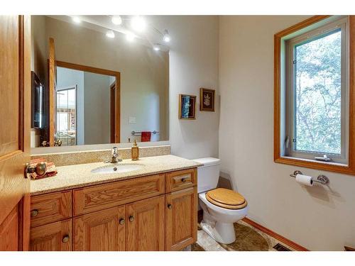 602 Pheasant Close, Pelican Point, AB - Indoor Photo Showing Bathroom