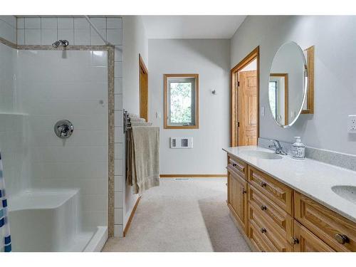 602 Pheasant Close, Pelican Point, AB - Indoor Photo Showing Bathroom