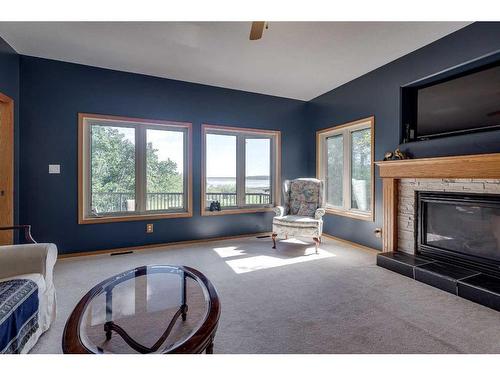 602 Pheasant Close, Pelican Point, AB - Indoor Photo Showing Living Room With Fireplace