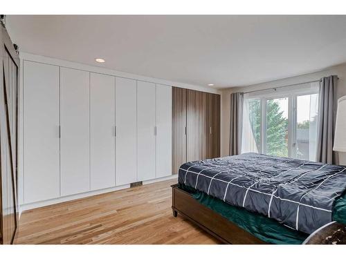 44 Dalbrook Bay Nw, Calgary, AB - Indoor Photo Showing Bedroom