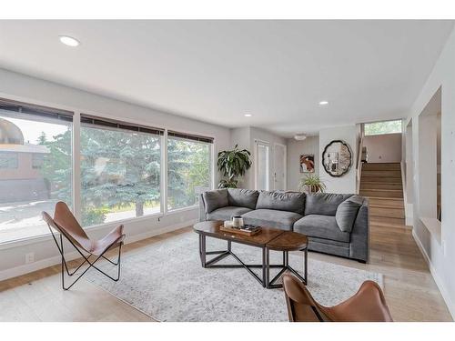 44 Dalbrook Bay Nw, Calgary, AB - Indoor Photo Showing Living Room