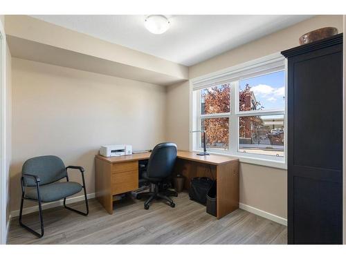 2111-10 Market Boulevard Se, Airdrie, AB - Indoor Photo Showing Office