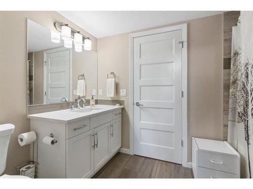 2111-10 Market Boulevard Se, Airdrie, AB - Indoor Photo Showing Bathroom