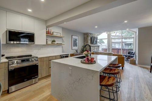 1-825 7Th Street North, Canmore, AB - Indoor Photo Showing Kitchen