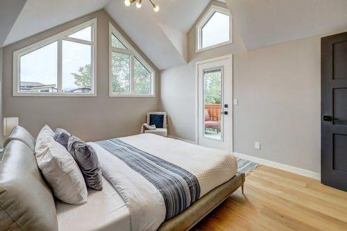 1-825 7Th Street North, Canmore, AB - Indoor Photo Showing Bedroom