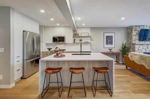 1-825 7Th Street North, Canmore, AB - Indoor Photo Showing Kitchen