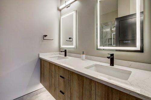 1-825 7Th Street North, Canmore, AB - Indoor Photo Showing Bathroom