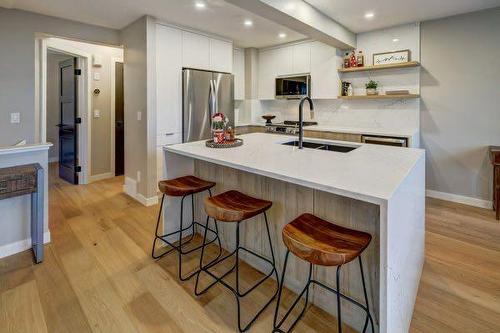 1-825 7Th Street North, Canmore, AB - Indoor Photo Showing Kitchen With Double Sink With Upgraded Kitchen