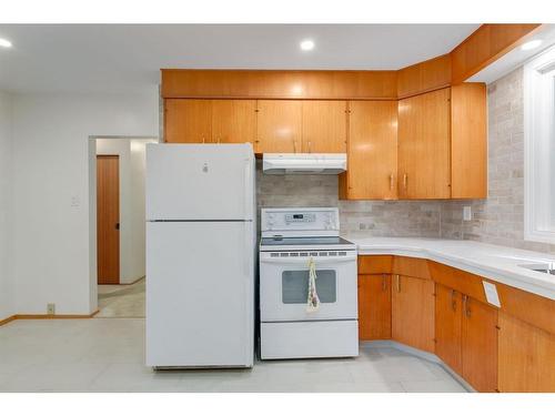 3412 Button Road Nw, Calgary, AB - Indoor Photo Showing Kitchen