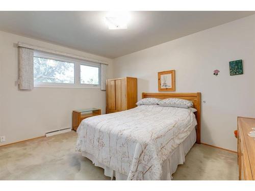 3412 Button Road Nw, Calgary, AB - Indoor Photo Showing Bedroom