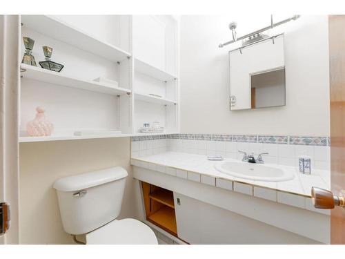 3412 Button Road Nw, Calgary, AB - Indoor Photo Showing Bathroom