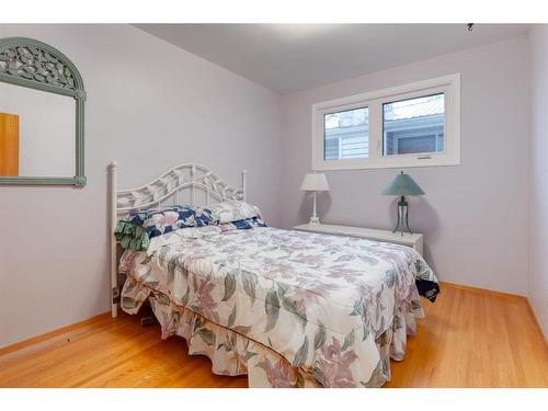 3412 Button Road Nw, Calgary, AB - Indoor Photo Showing Bedroom