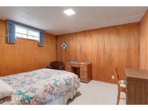 3412 Button Road Nw, Calgary, AB - Indoor Photo Showing Bedroom