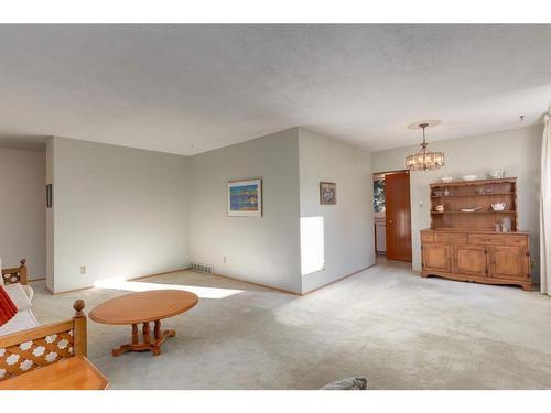 3412 Button Road Nw, Calgary, AB - Indoor Photo Showing Other Room