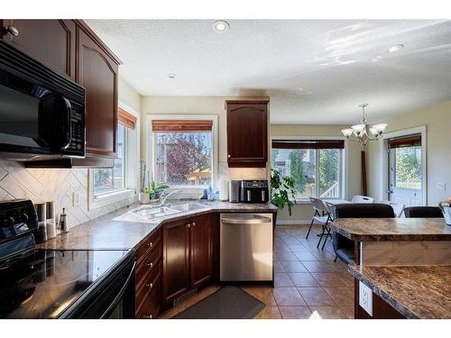 2033 Luxstone Link Sw, Airdrie, AB - Indoor Photo Showing Kitchen