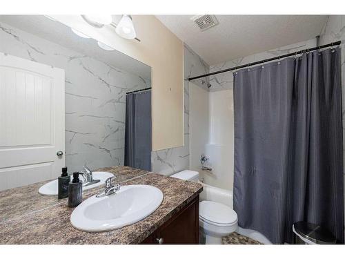 2033 Luxstone Link Sw, Airdrie, AB - Indoor Photo Showing Bathroom