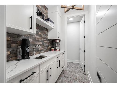 44 Spring Valley Lane Sw, Calgary, AB - Indoor Photo Showing Kitchen