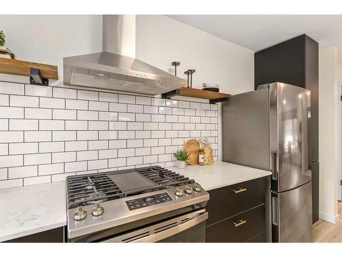 4 Oakbury Place Sw, Calgary, AB - Indoor Photo Showing Kitchen